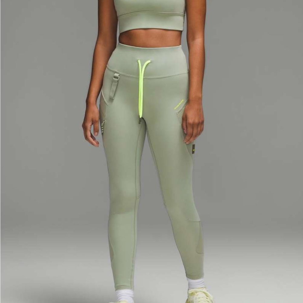 Lululemon Cargo Super-High-Rise Hiking Tight 25", Size 8